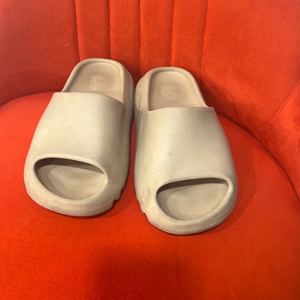 YEEZY SLIDE “BOONE” 2022